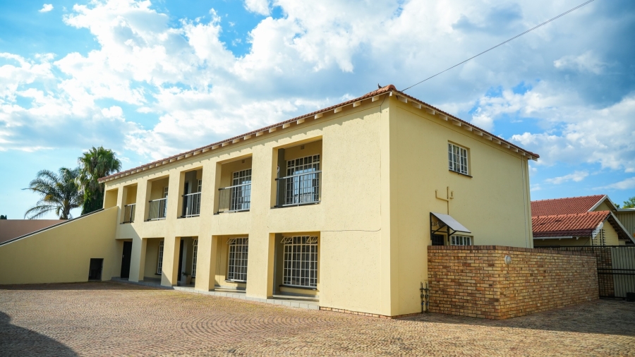 6 Bedroom Property for Sale in Flamwood North West